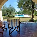 Villa Mayroula